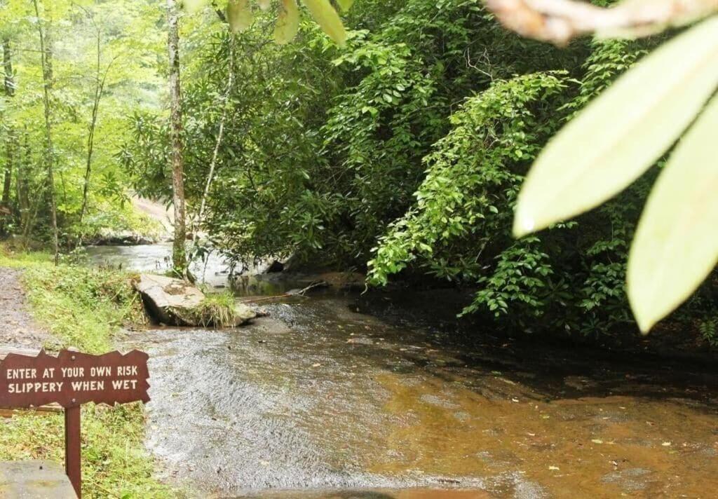A River Runs Through It Sevierville Exterior photo