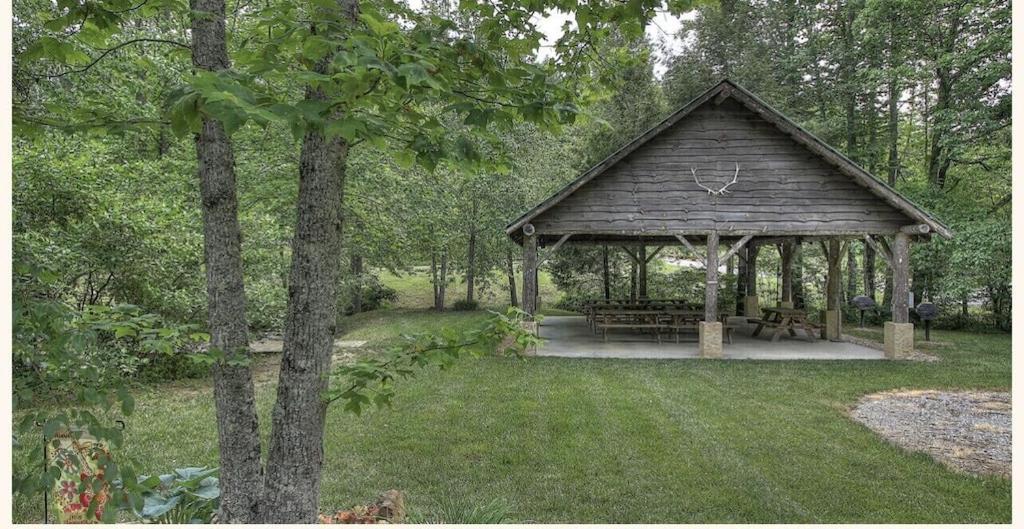 A River Runs Through It Sevierville Exterior photo