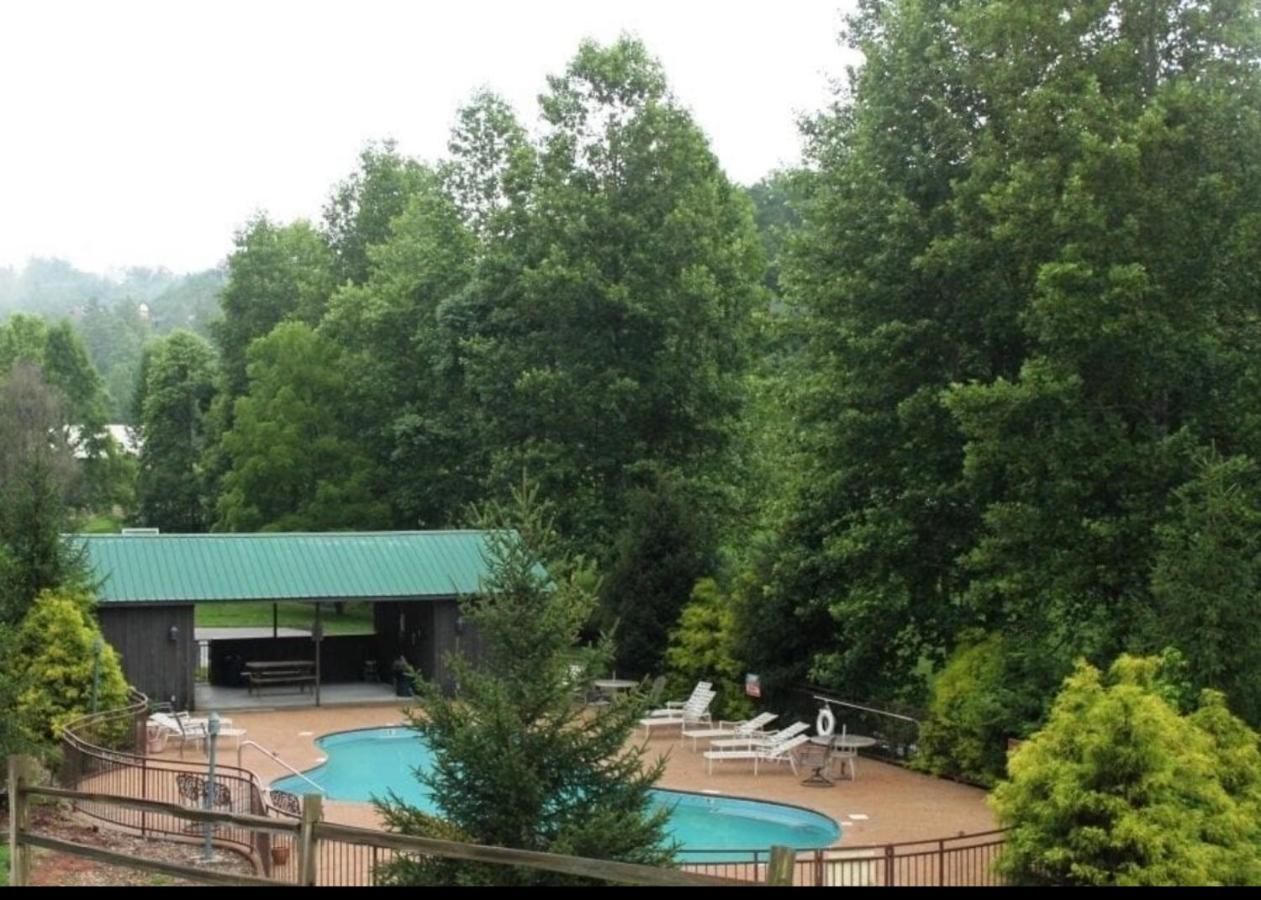 A River Runs Through It Sevierville Exterior photo
