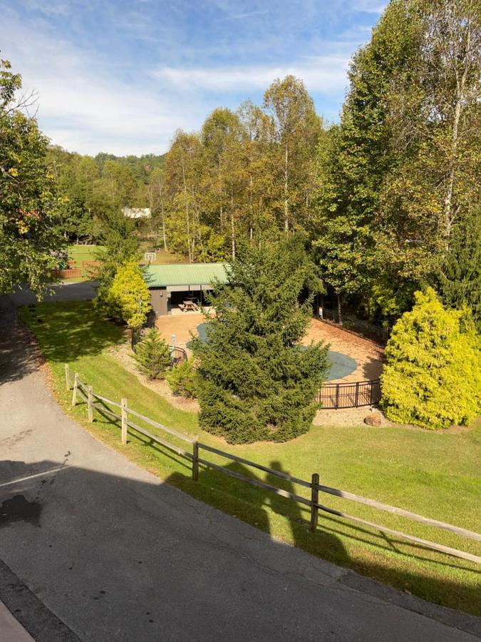 A River Runs Through It Sevierville Exterior photo